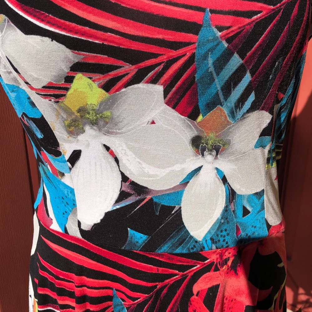a.n.a. GORGEOUS FLORAL TOP - Picture 2 of 10
